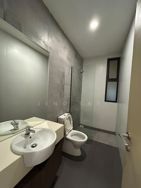 Kondominium untuk Disewa di Gala City Residences - Jeno Tan - Bathroom - PropertyGuru.com.my