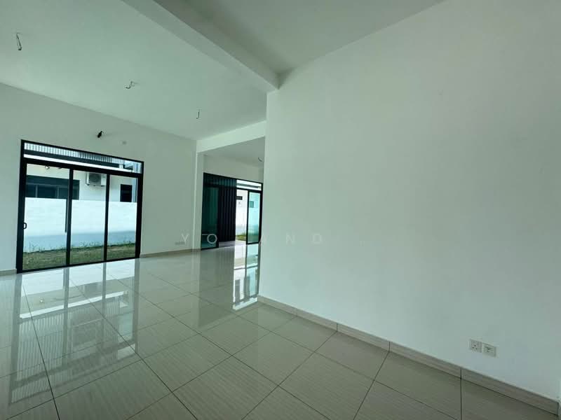 Rumah Berkembar untuk Dijual di Setia Eco Gardens (Gelang Patah) - Yoland . - Living Room - PropertyGuru.com.my