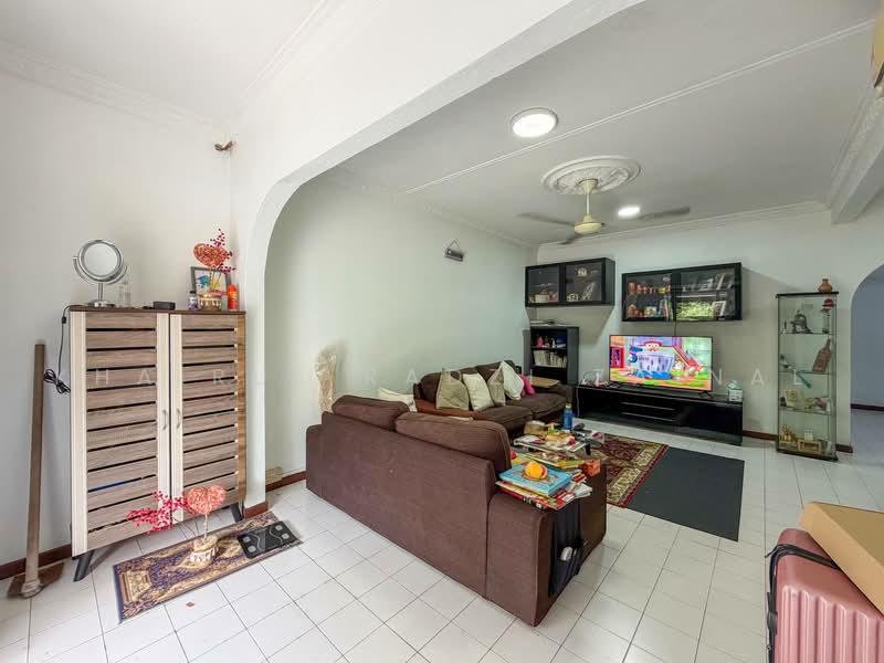 Rumah Teres 2 Tingkat untuk Dijual di Seksyen 19 (Shah Alam) - Khairul Radzi Zainal - Living Room - PropertyGuru.com.my