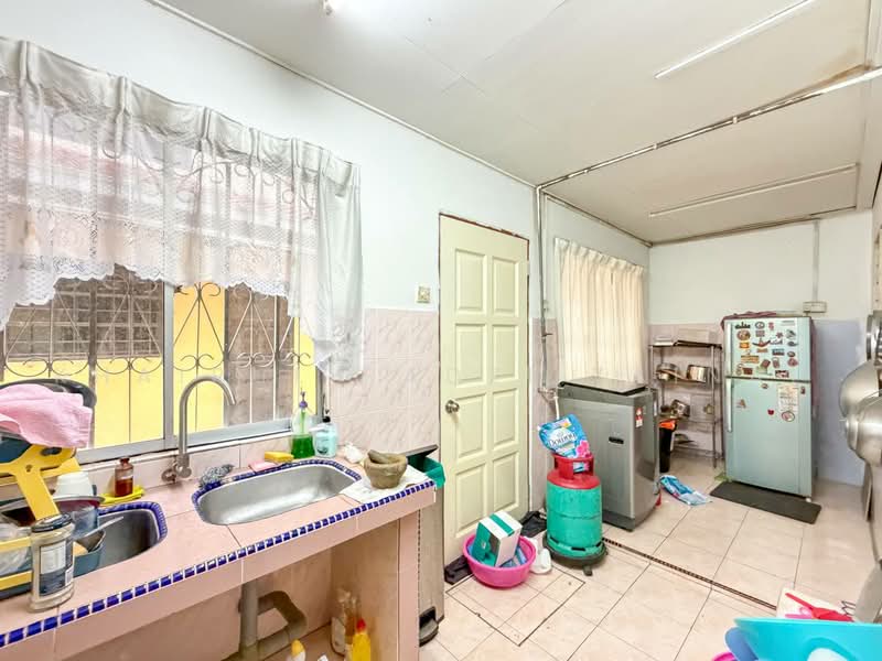 Rumah Teres 2 Tingkat untuk Dijual di Seksyen 19 (Shah Alam) - Khairul Radzi Zainal - Kitchen - PropertyGuru.com.my