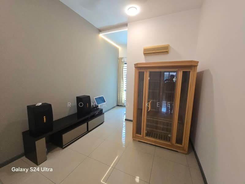 3-storey Terraced House for Sale in Bandar Bayan Bahru (Bayan Lepas) - Ronald Kee - Living Room - PropertyGuru.com.my