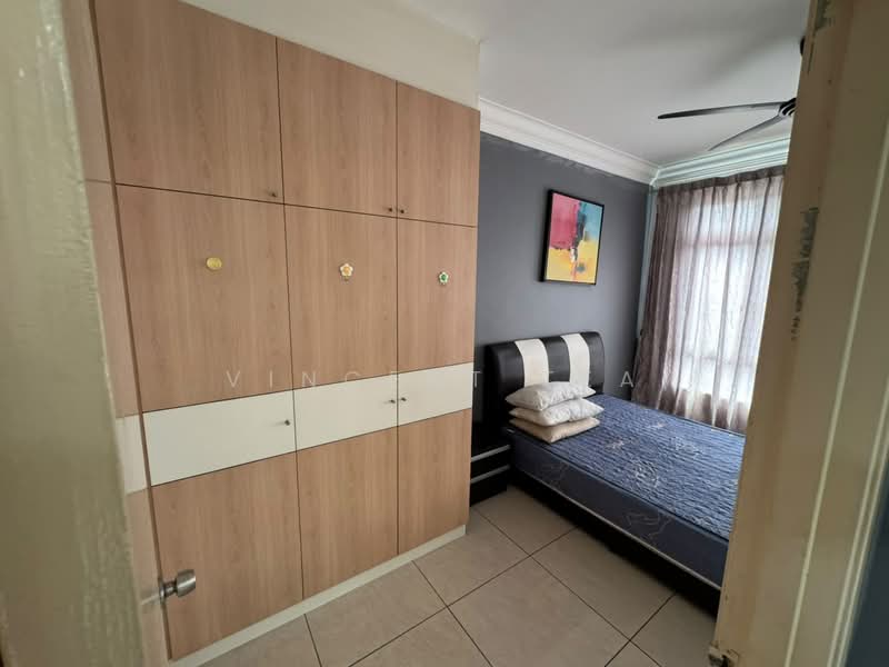 Apartment for Rent at Pangsapuri Tanah Emas (Golden Sands) - Vincent Tea - Bedroom - PropertyGuru.com.my