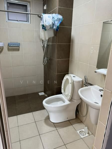 Apartment for Rent at Pangsapuri Tanah Emas (Golden Sands) - Vincent Tea - Bathroom - PropertyGuru.com.my