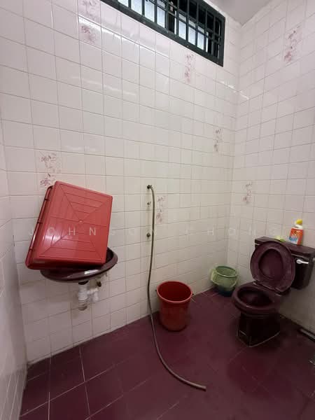 Rumah Teres 2 Tingkat untuk Dijual di Taman Pelangi (Johor Bahru) - Johnson Chong - Bathroom - PropertyGuru.com.my