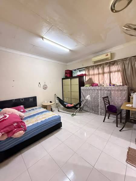 Rumah Teres 2 Tingkat untuk Dijual di Taman Pelangi (Johor Bahru) - Johnson Chong - Bedroom - PropertyGuru.com.my