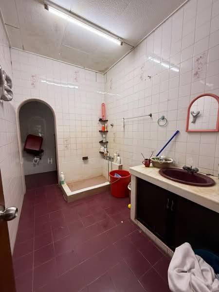 Rumah Teres 2 Tingkat untuk Dijual di Taman Pelangi (Johor Bahru) - Johnson Chong - Bathroom - PropertyGuru.com.my