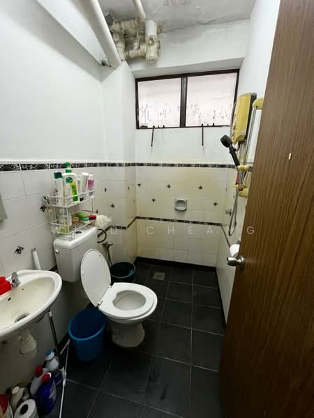 Pangsapuri untuk Dijual di Kayangan Apartment, Bandar Sunway - Wind Cheang - Bathroom - PropertyGuru.com.my