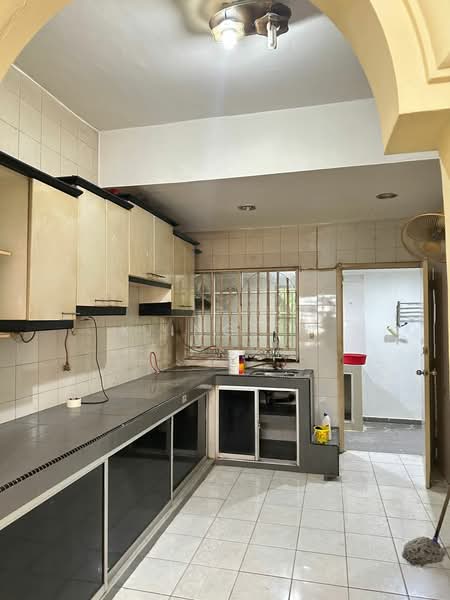 2-storey Terraced House for Sale in Bukit Rahman Putra (Sungai Buloh) - Kiing TW - Kitchen - PropertyGuru.com.my