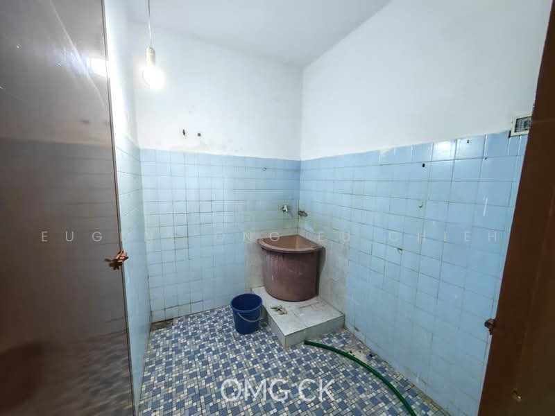 Rumah Teres 1 Tingkat untuk Dijual di Kampung Teluk Panglima Garang (Telok Panglima Garang) - Eugene Ong Eu chieh - Bathroom - PropertyGuru.com.my