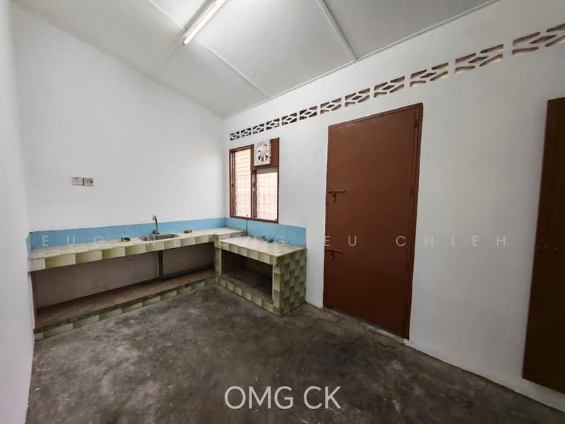 Rumah Teres 1 Tingkat untuk Dijual di Kampung Teluk Panglima Garang (Telok Panglima Garang) - Eugene Ong Eu chieh - Kitchen - PropertyGuru.com.my