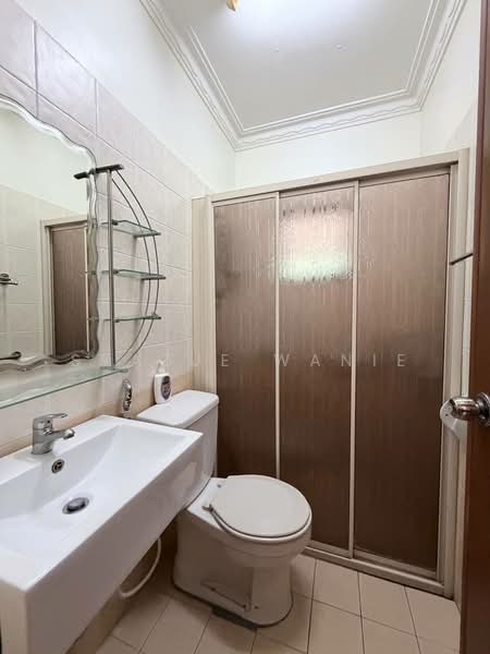 Rumah Berkembar untuk Dijual di Taman Setia Balakong (Balakong) - Syazue Wanie - Bathroom - PropertyGuru.com.my