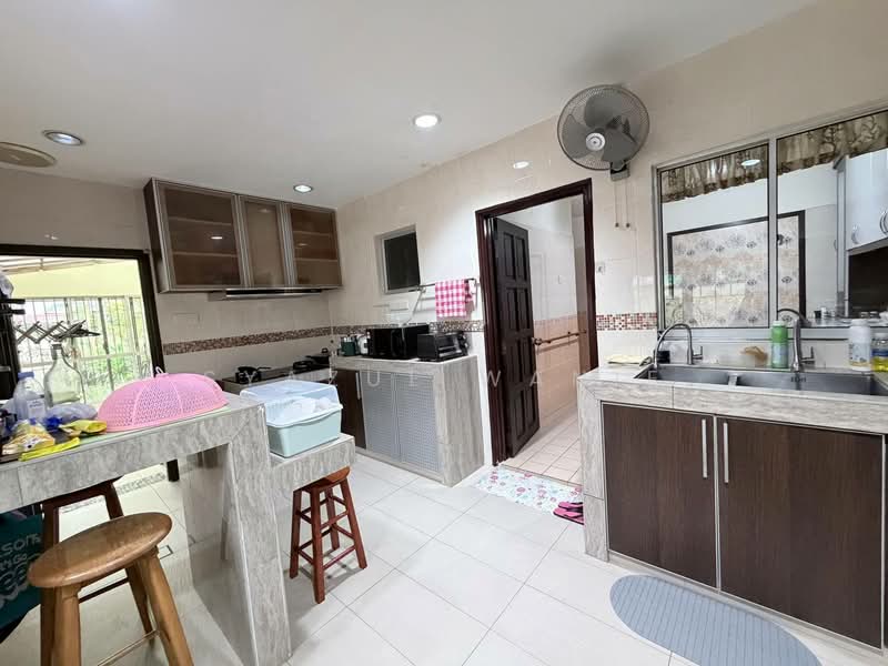 Rumah Berkembar untuk Dijual di Taman Setia Balakong (Balakong) - Syazue Wanie - Kitchen - PropertyGuru.com.my