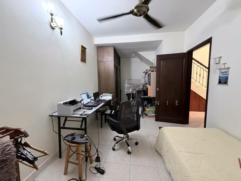 Rumah Berkembar untuk Dijual di Taman Setia Balakong (Balakong) - Syazue Wanie - Study - PropertyGuru.com.my