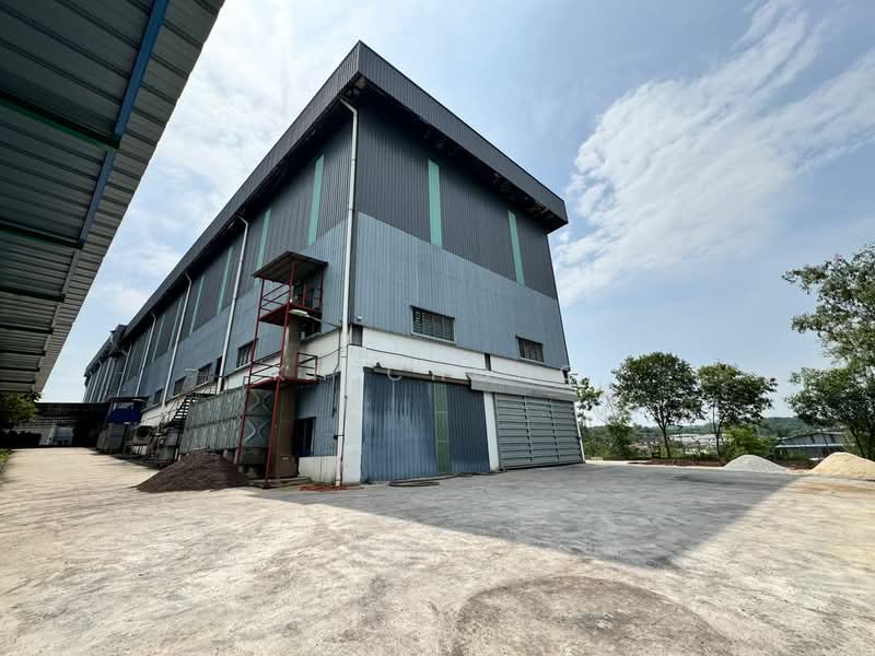 Gudang untuk Dijual di Kampung Baru Subang (Sungai Buloh) - KH Chong - Exterior - PropertyGuru.com.my