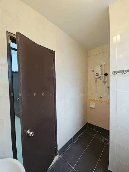 Semi-Detached House for Sale in Kota Emerald (Rawang) - Rajesh Kanesan - Bathroom - PropertyGuru.com.my