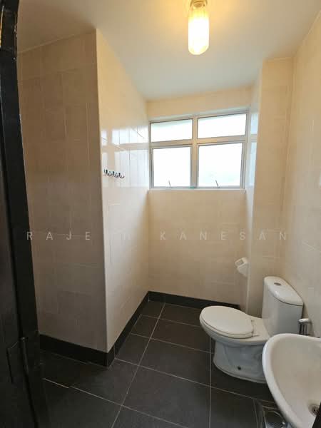 Semi-Detached House for Sale in Kota Emerald (Rawang) - Rajesh Kanesan - Bathroom - PropertyGuru.com.my