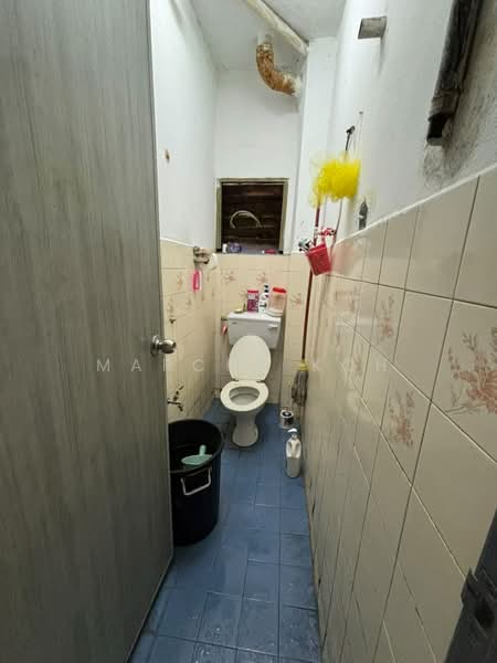 Pangsapuri untuk Dijual di Taman Sri Kuching - Marcus Koh - Bathroom - PropertyGuru.com.my
