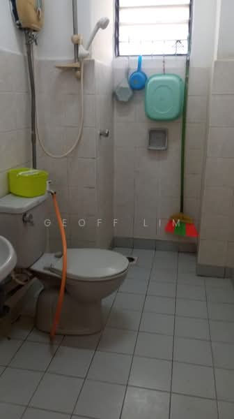 Kondominium untuk Dijual di Bayu Tasik 1 - Geoff Lim - Bathroom - PropertyGuru.com.my