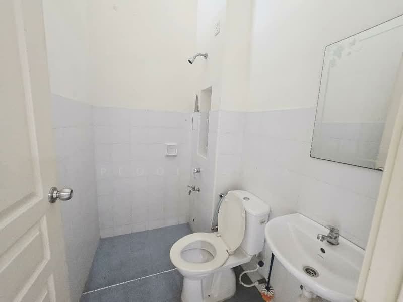 Rumah Teres 2 Tingkat untuk Disewa di Taman Damansara Aliff (Tampoi) - Peggie Chua - Bathroom - PropertyGuru.com.my