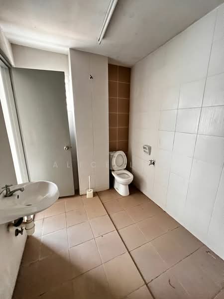 Rumah Teres 2 Tingkat untuk Dijual di Rawang (Selangor) - Alice Low - Bathroom - PropertyGuru.com.my