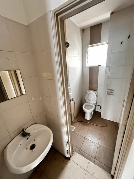 Rumah Teres 2 Tingkat untuk Dijual di Rawang (Selangor) - Alice Low - Bathroom - PropertyGuru.com.my