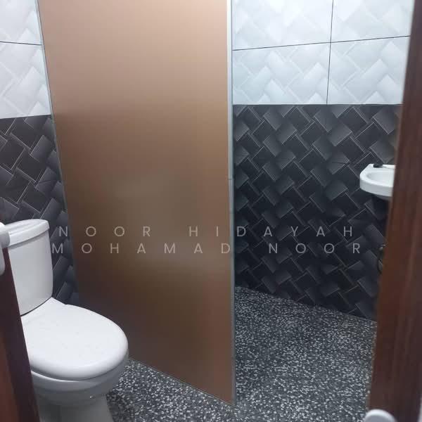 Rumah Teres 2-Tingkat untuk Dijual di Taman Bukit Rawang Jaya (Rawang) - Noor Hidayah Mohamad Noor - Bathroom - PropertyGuru.com.my