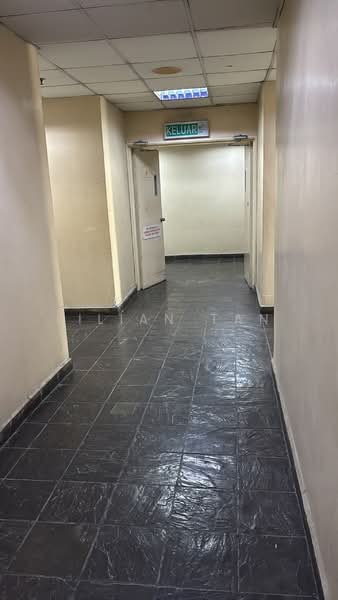 Shop / Office for Sale in Leisure Commerce Square (Petaling Jaya) - Lilian Tan - Corridor - PropertyGuru.com.my