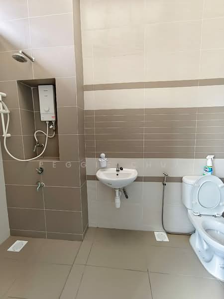 Rumah Bandar untuk Disewa di Taman Sutera Utama (Skudai) - Peggie Chua - Bathroom - PropertyGuru.com.my