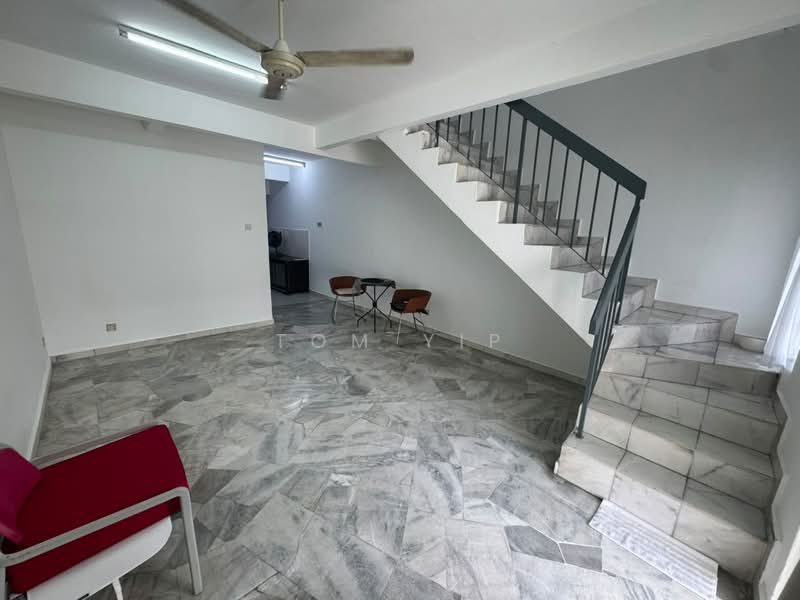 Rumah Teres 2 Tingkat untuk Dijual di Batu Caves (Selangor) - Tom Yip - Living Room - PropertyGuru.com.my