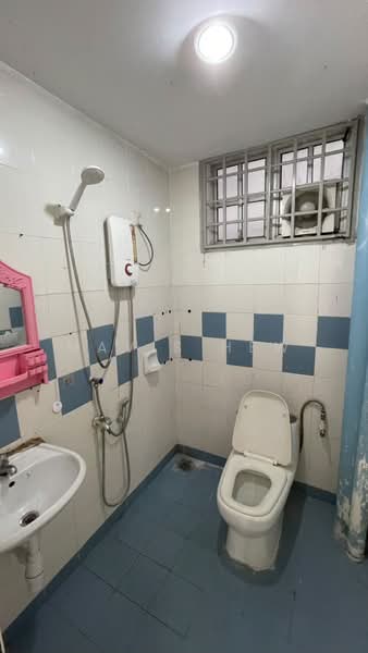 Apartment for Rent at Impian Senibong Apartment - Mavis Hew - Bathroom - PropertyGuru.com.my