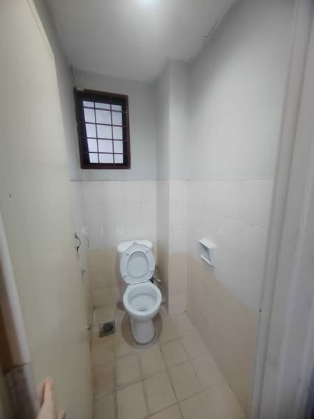 Shop for Sale in Wangsa Maju (Kuala Lumpur) - King Wha - Bathroom - PropertyGuru.com.my