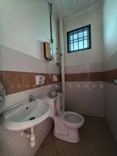 2-storey Terraced House for Sale in Taman Sri Pulai Perdana (Skudai) - Johnson Chong - Bathroom - PropertyGuru.com.my