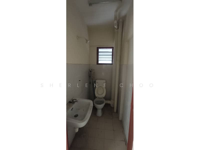 Flat for Sale at 9B Taman Sri Idaman - Sherlene Choo - Bathroom - PropertyGuru.com.my