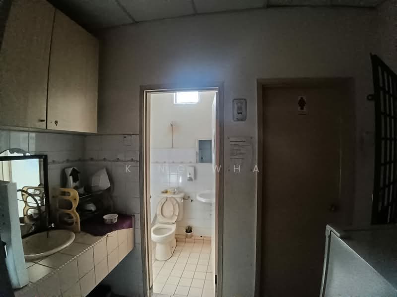 Shop for Sale in Wangsa Maju (Kuala Lumpur) - King Wha - Bathroom - PropertyGuru.com.my