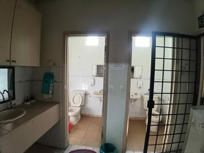 Shop for Sale in Wangsa Maju (Kuala Lumpur) - King Wha - Bathroom - PropertyGuru.com.my