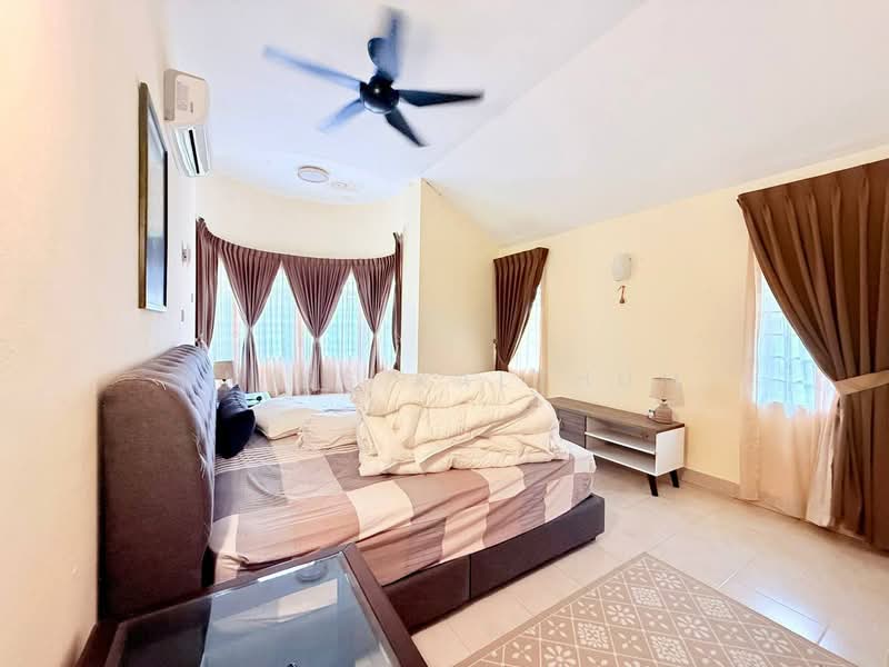 Bungalow for Sale in Lavender Heights (Senawang) - Umies Kalthum - Master Bedroom - PropertyGuru.com.my