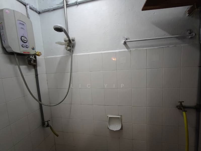 Pangsapuri untuk Disewa di Bandar Baru Sentul - Lic Yip - Bathroom - PropertyGuru.com.my