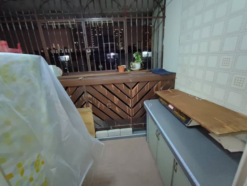 Pangsapuri untuk Disewa di Bandar Baru Sentul - Lic Yip - Balcony - PropertyGuru.com.my
