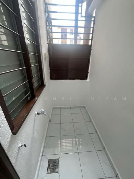 Rumah Flat untuk Disewa di Pangsapuri Seri Perantau - Dr Shahril Nizam - Balcony - PropertyGuru.com.my