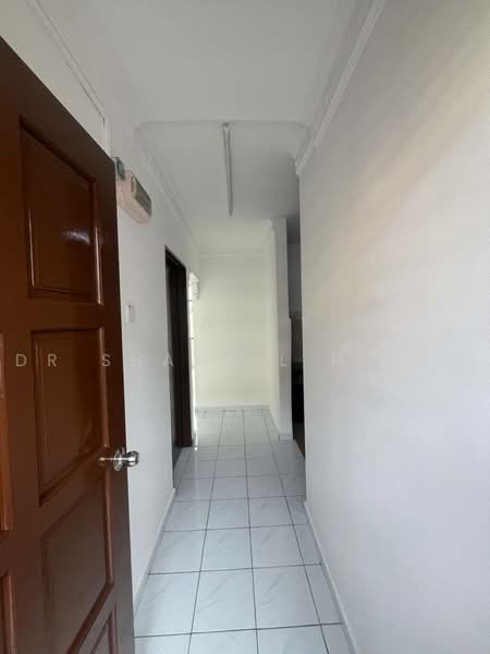 Rumah Flat untuk Disewa di Pangsapuri Seri Perantau - Dr Shahril Nizam - Corridor - PropertyGuru.com.my