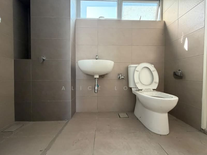 Rumah Teres untuk Dijual di Kota Emerald (Rawang) - Alice Low - Bathroom - PropertyGuru.com.my