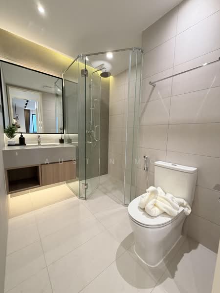 Service Residence for Sale at R&F Princess Cove Phase 1 - Austin Moh - Bathroom - PropertyGuru.com.my