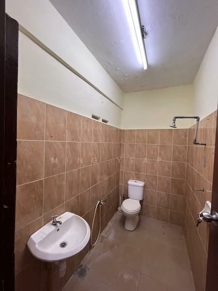 Banglo Komersial untuk Disewa di Johor Bahru (Johor) - Ming Yeap - Bathroom - PropertyGuru.com.my