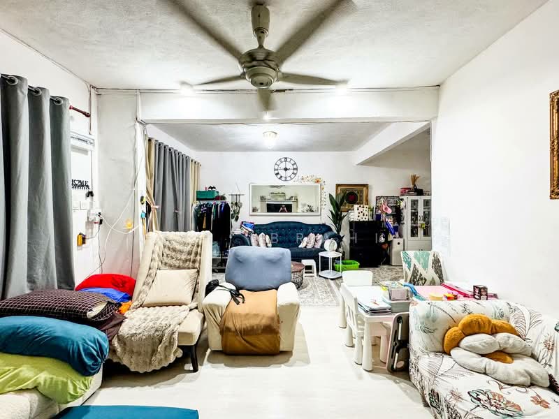 2-storey Terraced House for Sale in Taman Selayang Indah (Selayang) - Azli Ibrahim - Living Room - PropertyGuru.com.my
