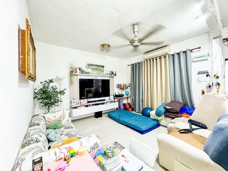 2-storey Terraced House for Sale in Taman Selayang Indah (Selayang) - Azli Ibrahim - Living Room - PropertyGuru.com.my