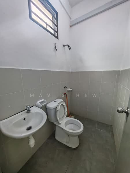 2.5-storey Terraced House for Rent in Taman Scientex Utama (Senai) - Mavis Hew - Bathroom - PropertyGuru.com.my