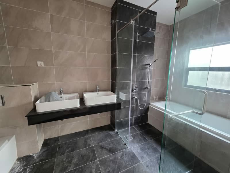 Rumah Berkembar untuk Dijual di Taman Sutera Utama (Skudai) - Shirley Pang - Bathroom - PropertyGuru.com.my