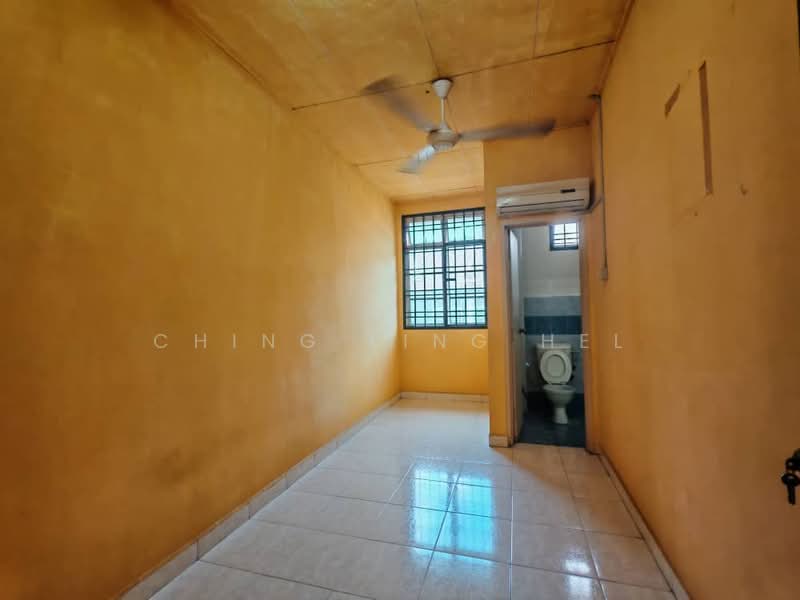 2-storey Terraced House for Sale in Taman Bestari Indah (Ulu Tiram) - Ching Ling Hel - Bathroom - PropertyGuru.com.my