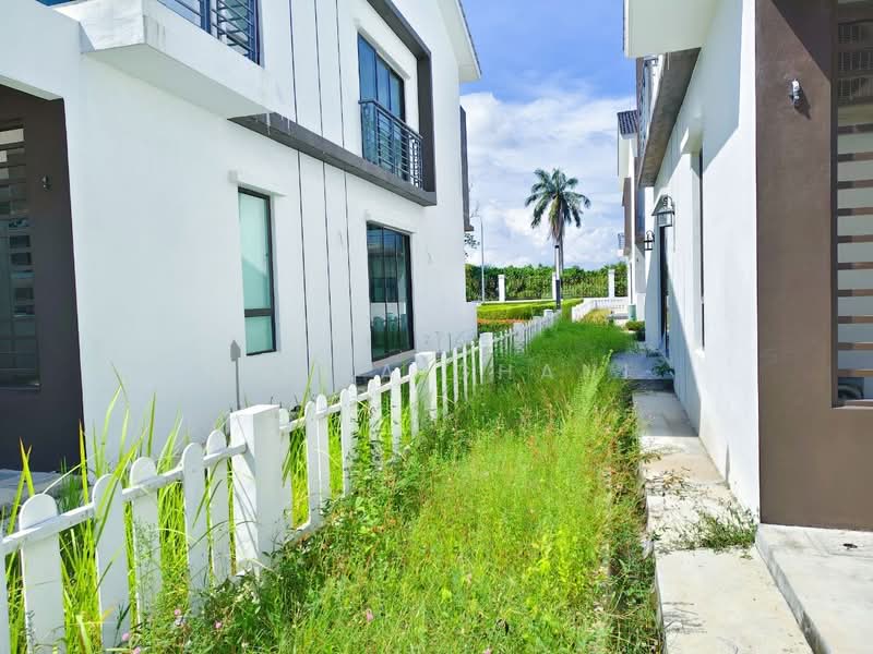 Rumah Teres 2 Tingkat untuk Dijual di Kepala Batas (Penang) - Azura Ghani - Exterior - PropertyGuru.com.my
