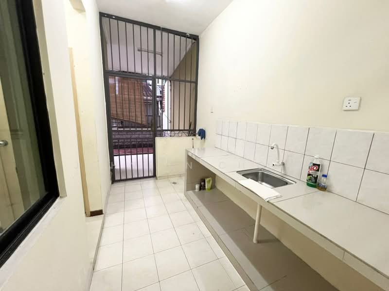 Rumah Kluster untuk Dijual di Taman Mount Austin (Tebrau) - Johnson Chong - Kitchen - PropertyGuru.com.my
